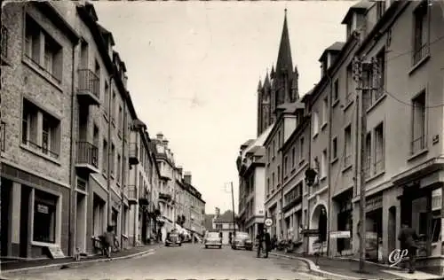 Ak Coutances Manche, Stadtansicht, Straße, Gebäude, Turm der Kathedrale