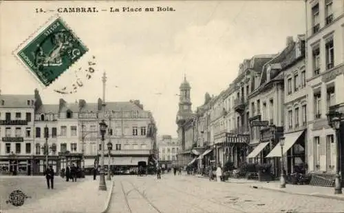 Ak Cambrai Nord, La Place au Bois,  Architektur, Geschäfte, Straßenansicht