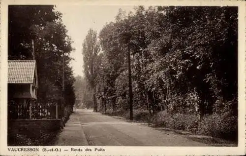Ak Vaucresson Hauts de Seine, Straße, Bäume, wenige Gebäude, ländliche Szene