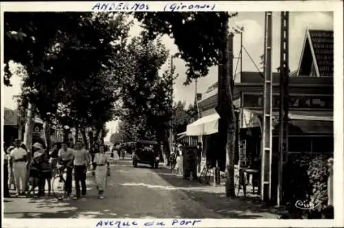 Ak Andernos les Bains Gironde, ANDERNOS (Gironde), Avenue du Port, belebte Straße, Bäume, Gebäude