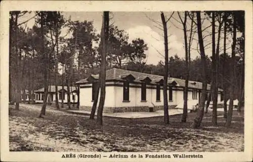 Ak Ares Gironde, Haus im Wald, Fondation Wallerstein,  , Schwarz-Weiß-Foto