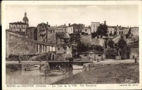 CPA Bourg-Gironde, Un Coin de la Ville Les Remparts