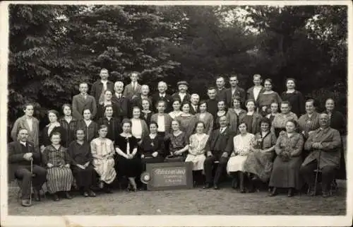 Foto Ak Johannisbad Schmeckwitz Räckelwitz Oberlausitz, Kurgäste, Gruppenbild