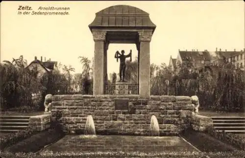 Ak Zeitz im Burgenlandkreis, Arnoldbrunnen, Sedanpromenade, Statue, Brunnenanlage