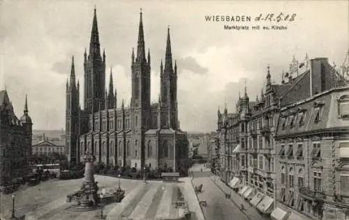Ak Wiesbaden in Hessen,  Marktplatz mit ev. Kirche, hohe Türme,  Gebäude