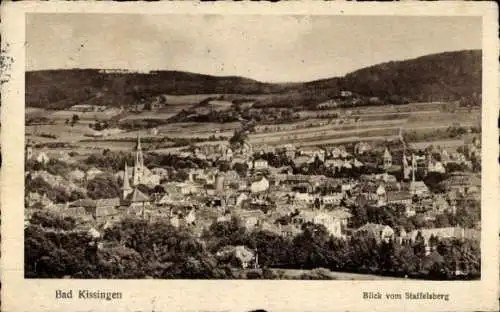 Ak Bad Kissingen Unterfranken Bayern, Panoramablick auf  Staffelsberg im Hintergrund
