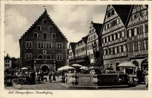 Ak Bad Mergentheim in Tauberfranken, Marktplatz,  Gebäude, Menschen, Brunnen