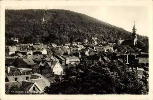 Ak Neustadt bei Coburg Oberfranken, Städtische Ansicht, Häuser, Kirche, Hügel im Hintergrund