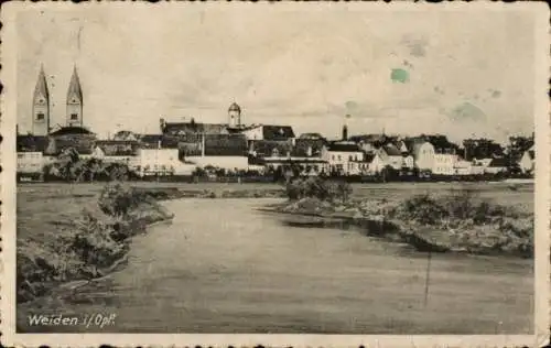 Ak Weiden in der Oberpfalz, Stadtansicht mit Fluss, zwei Kirchtürmen, Gebäude, vintage Stil