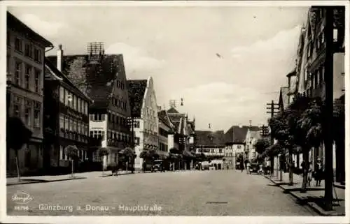 Ak Günzburg an der Donau Schwaben, Hauptstraße, klassische Architektur, mehrstöckige Gebäude, Str