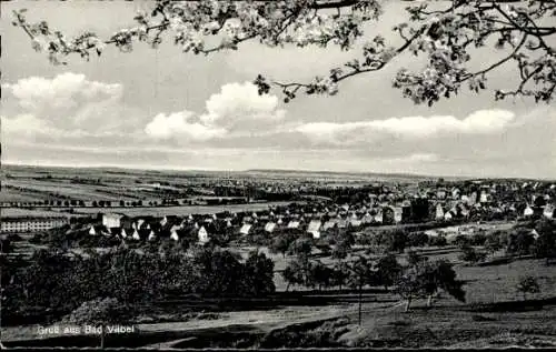 Ak Bad Vilbel in Hessen , Panoramaansicht, viele Dächer, hügelige Landschaft, Himmel mit Wolken