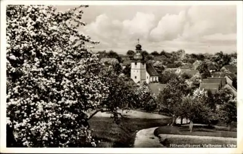 Ak Vielbrunn Michelstadt im Odenwald, Hübsches Dorf mit Kirche, Fluss, Bäume, Wolken am Himmel, n