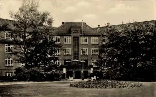 Ak Bad Wilsnack in der Prignitz, Goethehaus, Garten mit Bäumen, runde Blumenbeete