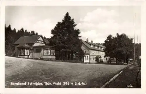 Ak Gehlberg im Ilm Kreis Thüringen, Straßenpartie mit Blick auf das Berghotel Schmücke