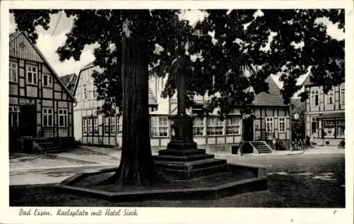 Ak Bad Essen in Niedersachsen,  Kaelsplate mit Hotel Sieck, Statue,  Gebäude
