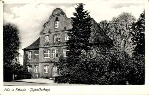 Ak Koppelsberg Plön in Holstein, Vorderansicht der Jugendherberge, Gebäude im n Stil, Wolken, Bäu