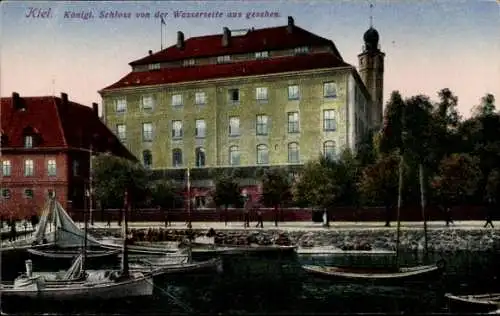 Ak Kiel, Königliches Schloss, Wasserseite, Schiffe im Vordergrund