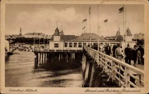 Ak Ostseebad Ahlbeck auf Usedom, Ostseebad  Strand und Brücken-Restaurant, Pier, Leute