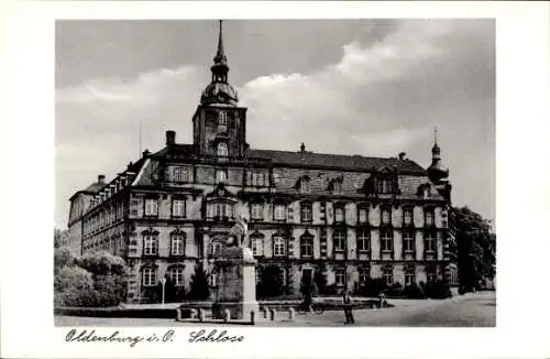 Ak Oldenburg im Großherzogtum Oldenburg, Schloss in  graue Wolken,  Architektur