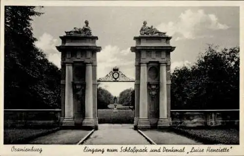 Ak Oranienburg in Brandenburg, Eingang zum Schlosspark, Denkmal Luise Henriette