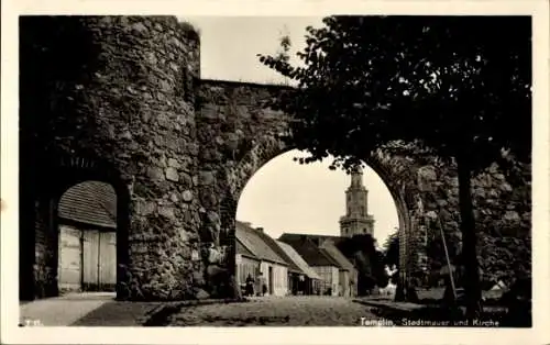 Ak Templin im Kreis Uckermark, Stadtmauer und Kirche
