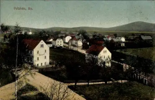 Ak Putzkau in der Oberlausitz, Blick auf eine ländliche Siedlung, mehrere Häuser, grüne Flächen, 