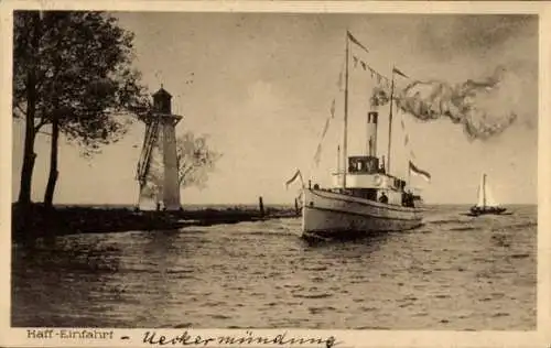 Ak Ueckermünde in Vorpommern, Schiff auf See, Leuchtturm, Haff-Einfahrt,  