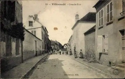 Ak Villevaudé Bordeaux Seine-et-Marne, Stadtansicht, Grande-Rue,  Gebäude, Menschen auf der Straß