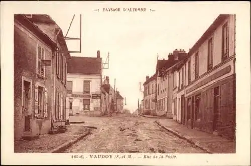 Ak Vaudoy en Brie Seine et Marne, Herbstlandschaft, Rue de la Poste, Straßenansicht,  