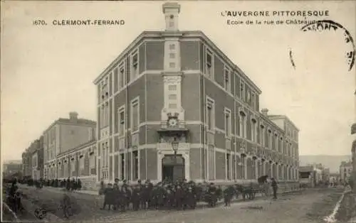 Ak Clermont Ferrand Puy de Dôme, Schule, Straßenansicht