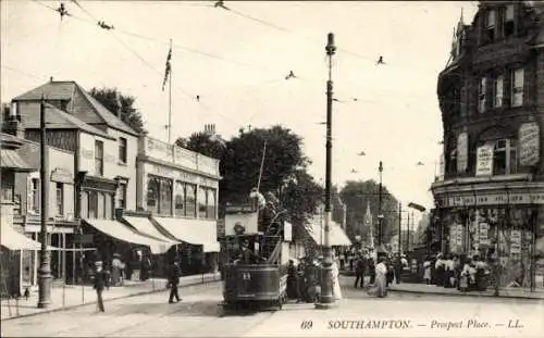 Ak Southampton Hampshire England, Stadtansicht, Prospect Place, Straßenbahn, Menschen, Geschäfte