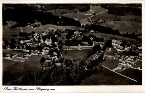 Ak Bad Heilbrunn in Oberbayern, Luftaufnahme von  ländliche Landschaft, Häuser, Bäume