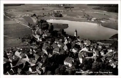 Ak Kißlegg im Allgäu, Luftaufnahme von  idyllische Landschaft, Fluss, Kirchen