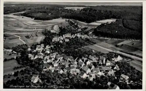 Ak Mundingen Ehingen an der Donau, Luftaufnahme von Mundingen, Landschaft mit Häusern, landwirtsc
