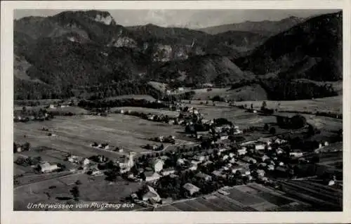 Ak Unterwössen in Oberbayern, Luftaufnahme, Berge, Dörfer, Felder, Flugzeugansicht