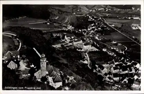 Ak Stühlingen im Schwarzwald Baden, Luftaufnahme von  Landschaft, Gebäude und Straßen
