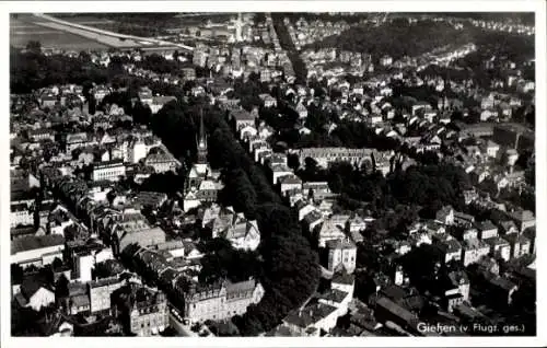 Ak Gießen an der Lahn Hessen, Luftaufnahme von  Stadtansicht,  Architektur