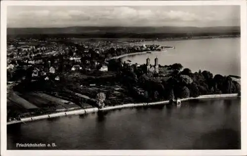 Ak Friedrichshafen am Bodensee, Luftaufnahme, Stadtansicht, Bodenseeufer,  Gebäude
