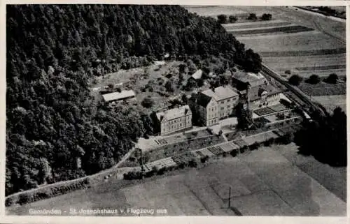 Ak Gemünden Wohra in Hessen, Luftaufnahme St. Josephshaus, Gebäude und Umgebung, ländliche Landsc