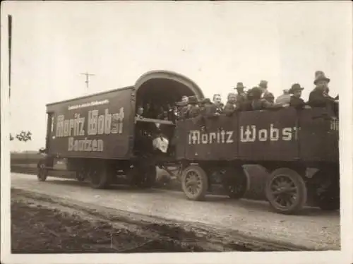 Foto Lastwagen mit Anhänger, Fahrgäste, Firma Moritz Wobst, Bautzen