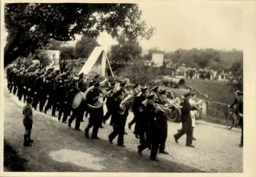 Foto Burgstädt in Sachsen, Festzug, Militärkapelle, Fotograf Schröder