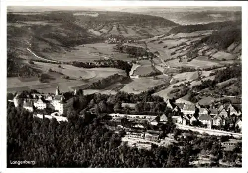 Ak Langenburg in Württemberg, Luftaufnahme von  Burg und Landschaft, Schwarz-Weiß-Fotografie