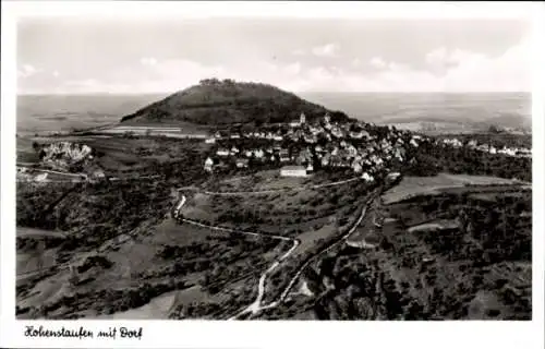 Ak Hohenstaufen Göppingen in Württemberg, Luftaufnahme des  Dorfansicht, malerische Landschaft