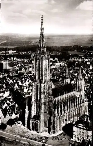 Ak Ulm an der Donau, Münster mit hohem Turm, Luftaufnahme,  Stadtansicht