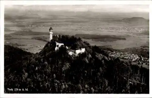 Ak Weilheim an der Teck Schwäbische Alb,  Burg auf einem Berg, hoher Aussichtsturm, weitläufige L