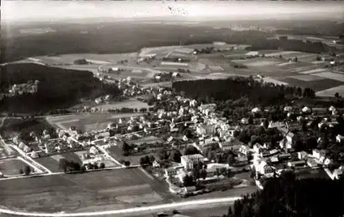 Ak Königsfeld im Schwarzwald Baden, Luftaufnahme von Königsfeld, Waldlandschaft, Häuser