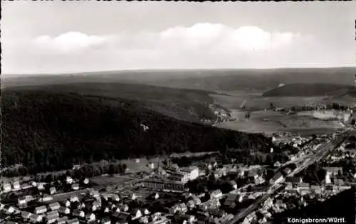 Ak Königsbronn an der Brenz, Landschaftsansicht, Panorama, Stadt und Natur, Schwarz-Weiß-Foto