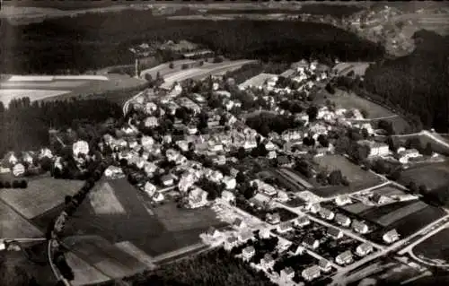Ak Königsfeld im Schwarzwald Baden, Luftaufnahme von  Schwarzwald, heilklimatischer Luftkurort