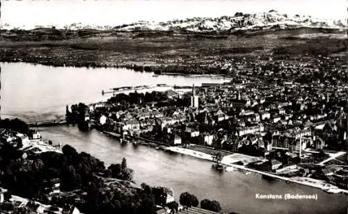 Ak Konstanz am Bodensee, Blick auf  Bodensee, Stadtansicht, Berge im Hintergrund