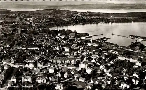 Ak Konstanz am Bodensee, Luftansicht von  Bodensee, Stadtansicht,  Architektur